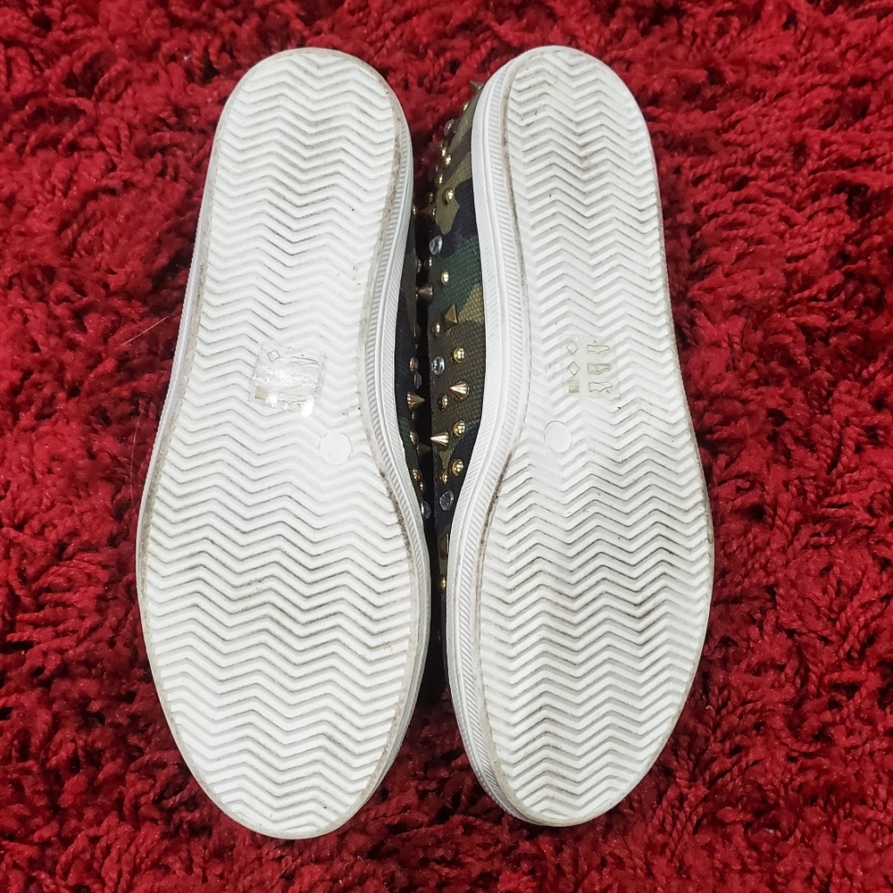 Shellys Shoes - Picture 3 of 5